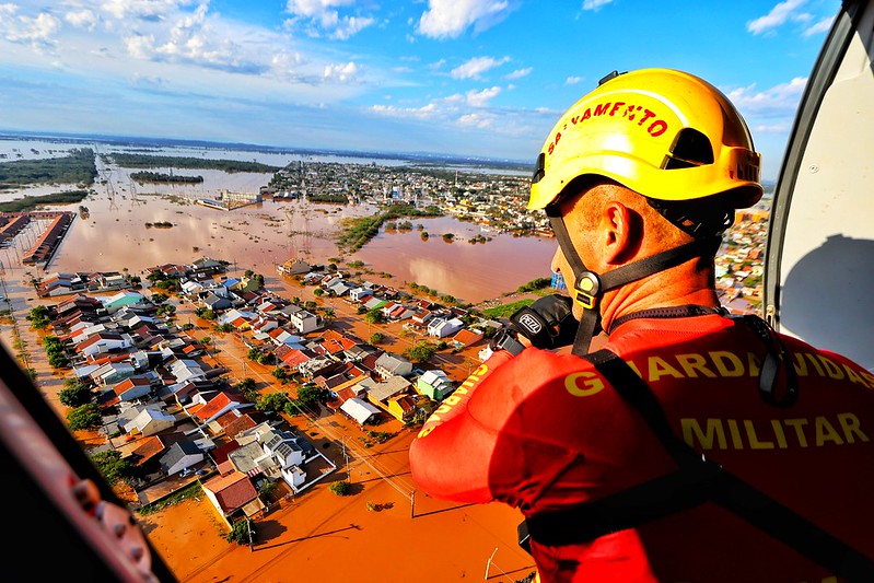 Operação de Resgate da Equipe de Bombeiros